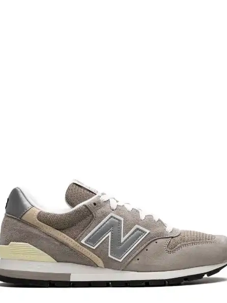 996 "Grey New Balance sneakers Day"  0504